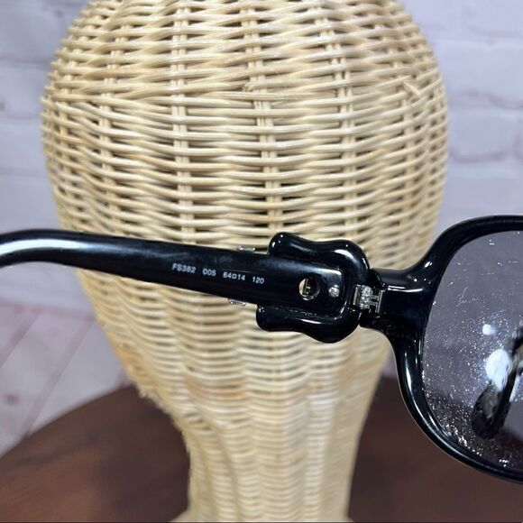 FENDI Buckle Tinted Sunglasses Guc - Picture 11 of 17